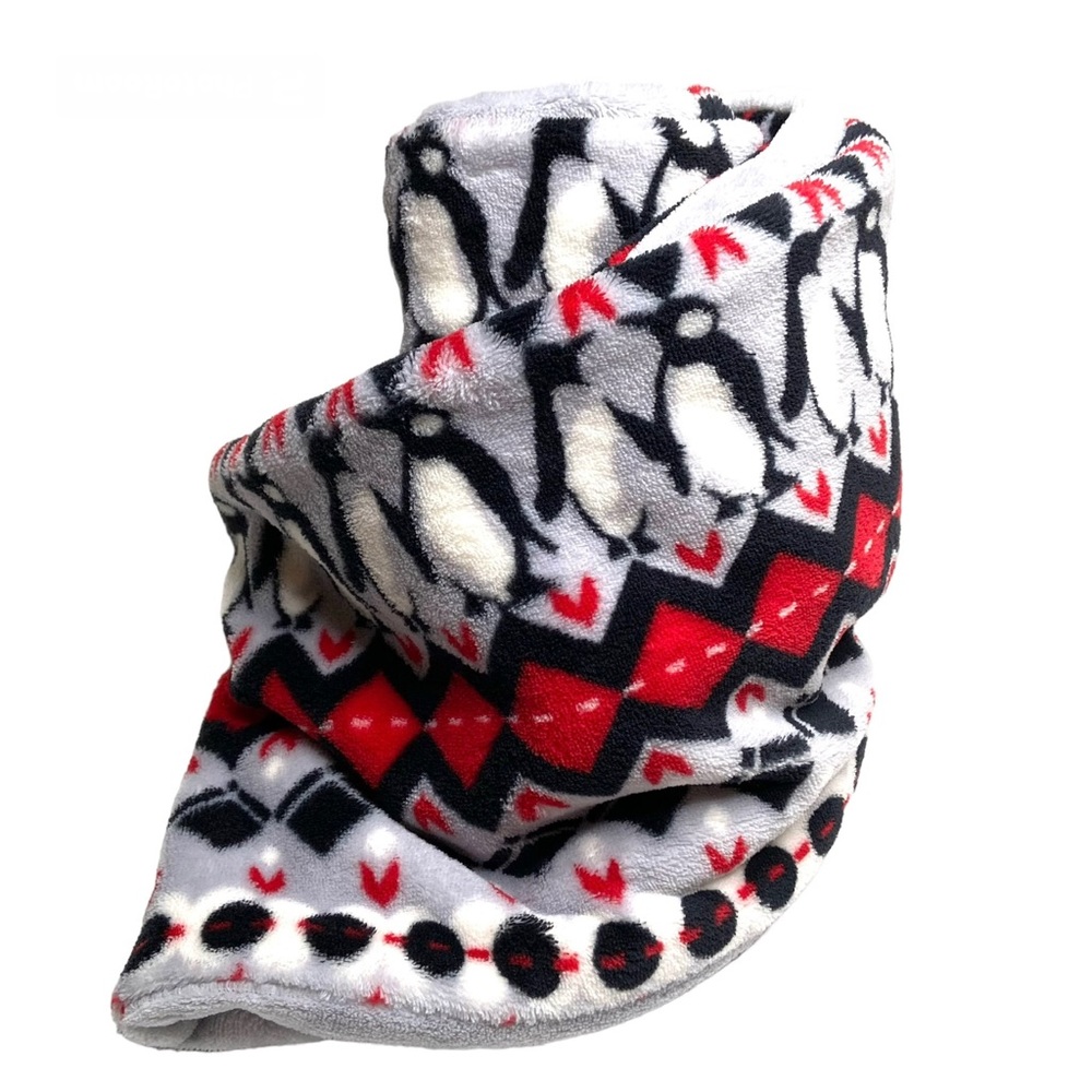 VERA BRADLEY Penguins Intarsia Fleece Loop Scarf